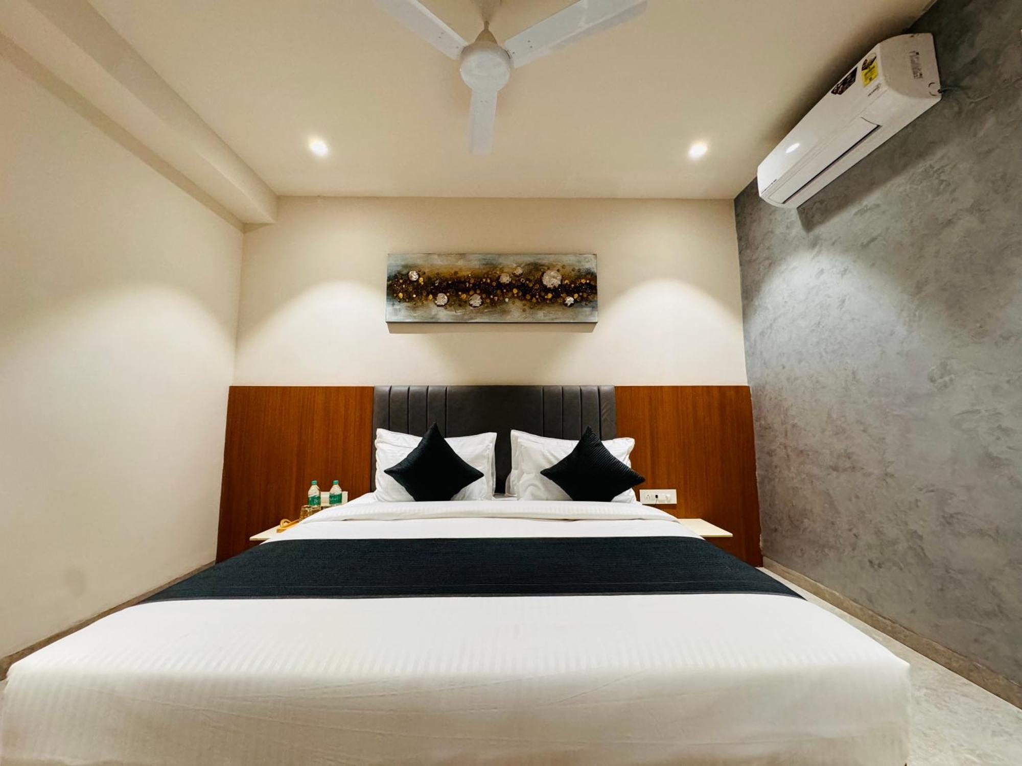 Hotel Rudhav Palace Ujjain Esterno foto