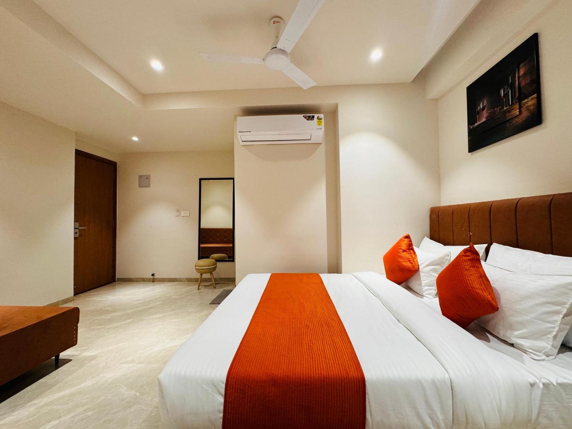 Hotel Rudhav Palace Ujjain Esterno foto