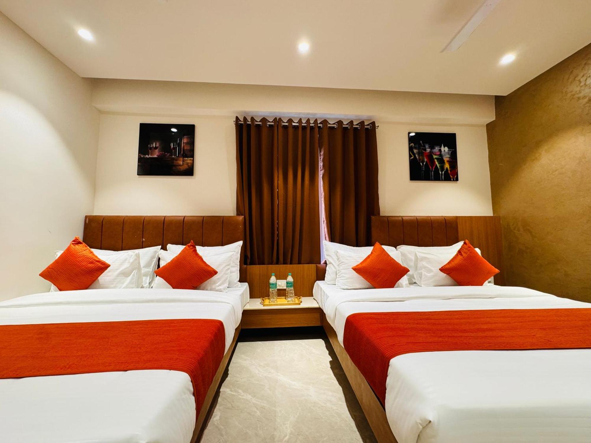 Hotel Rudhav Palace Ujjain Esterno foto