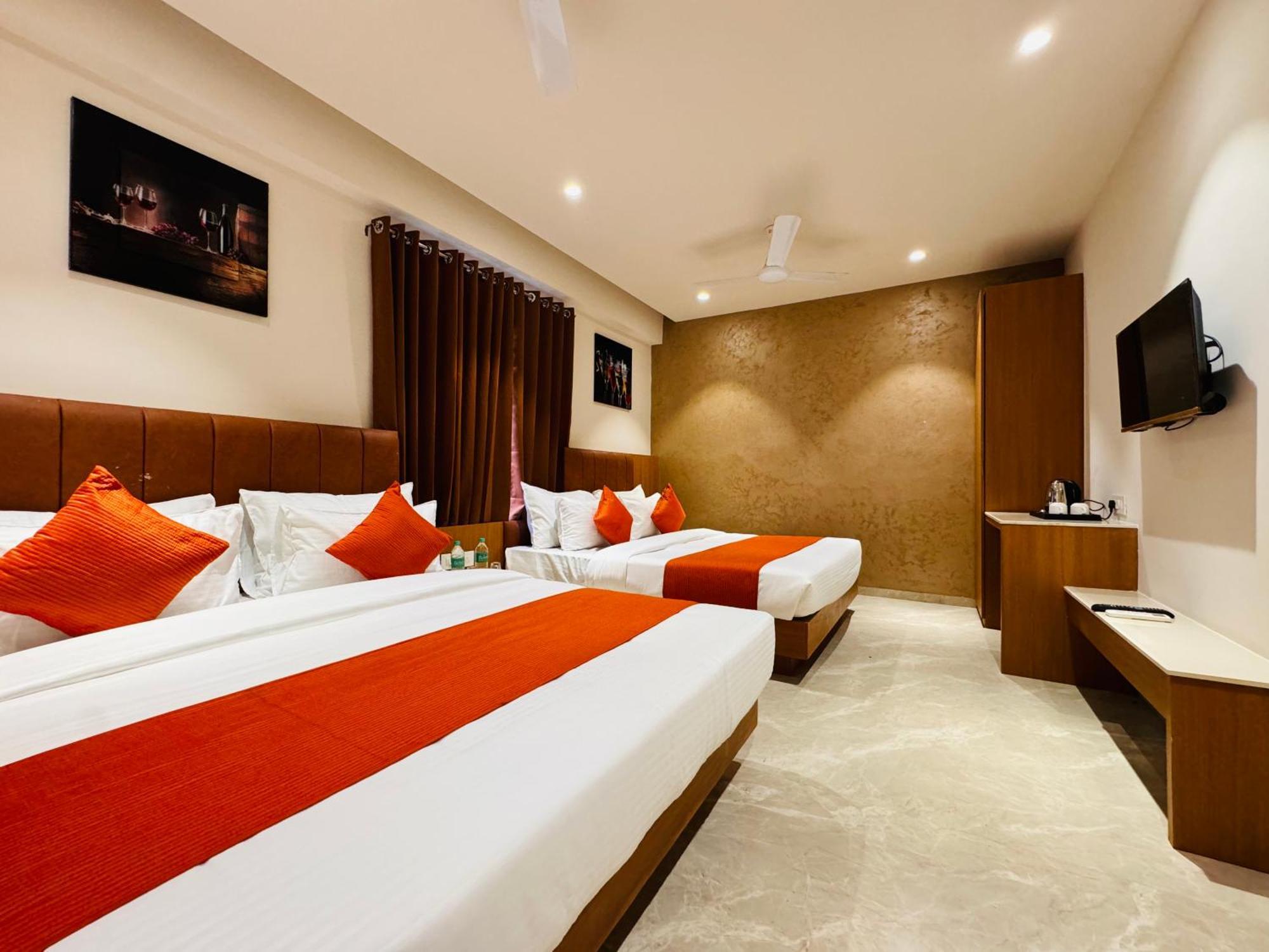 Hotel Rudhav Palace Ujjain Esterno foto