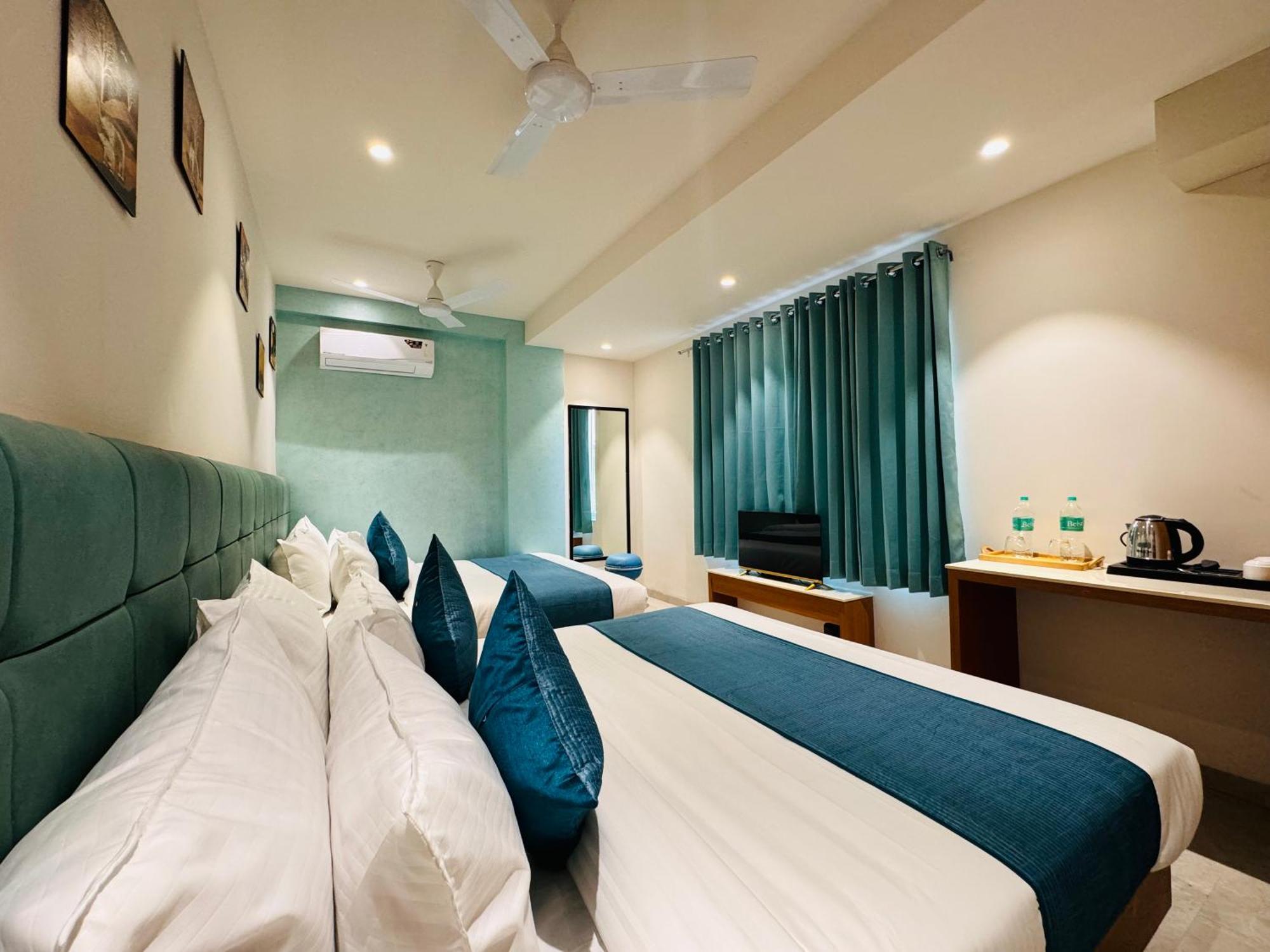 Hotel Rudhav Palace Ujjain Esterno foto