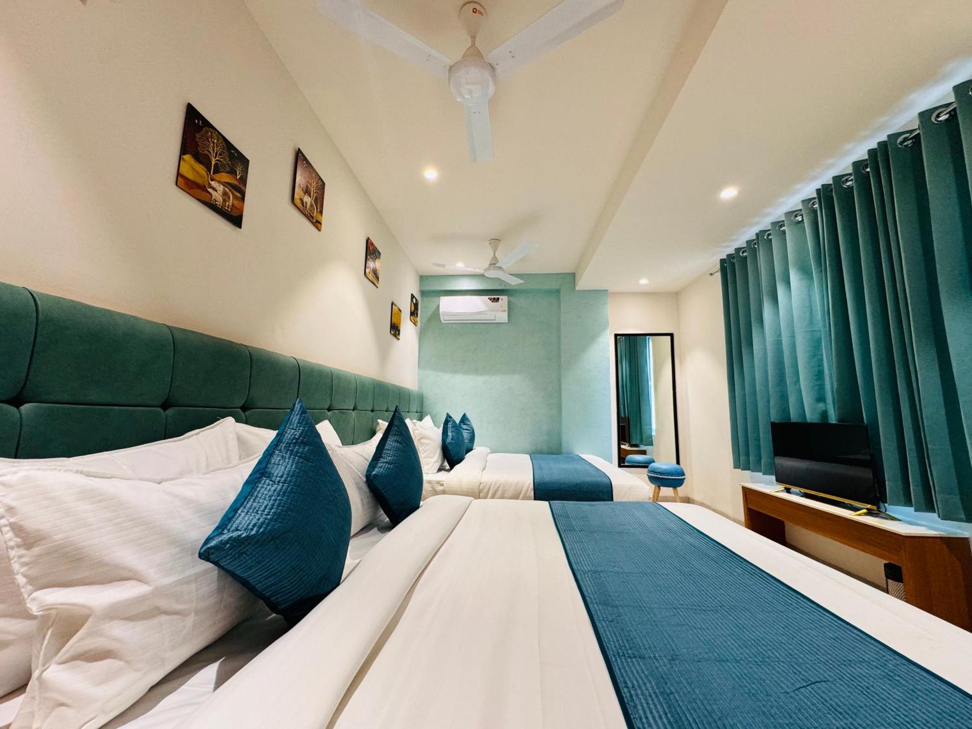 Hotel Rudhav Palace Ujjain Esterno foto
