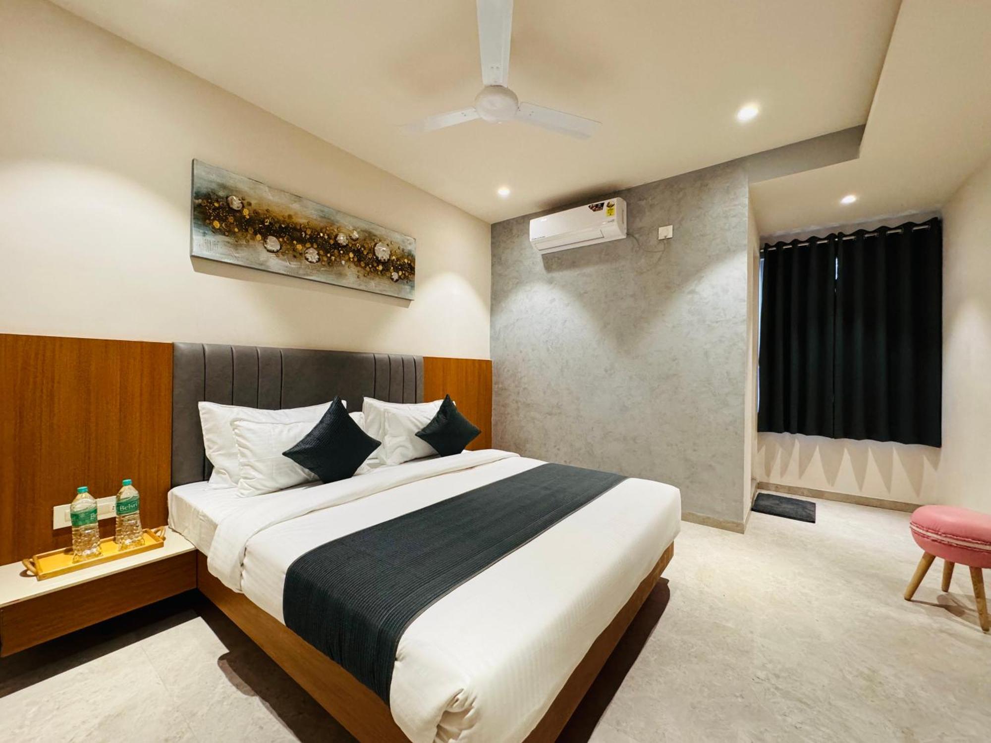Hotel Rudhav Palace Ujjain Esterno foto