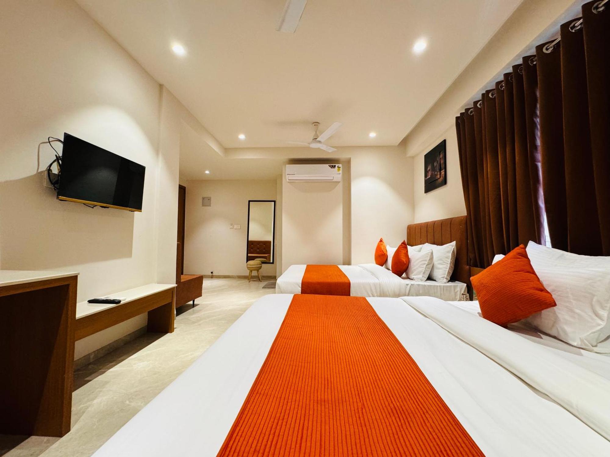 Hotel Rudhav Palace Ujjain Esterno foto