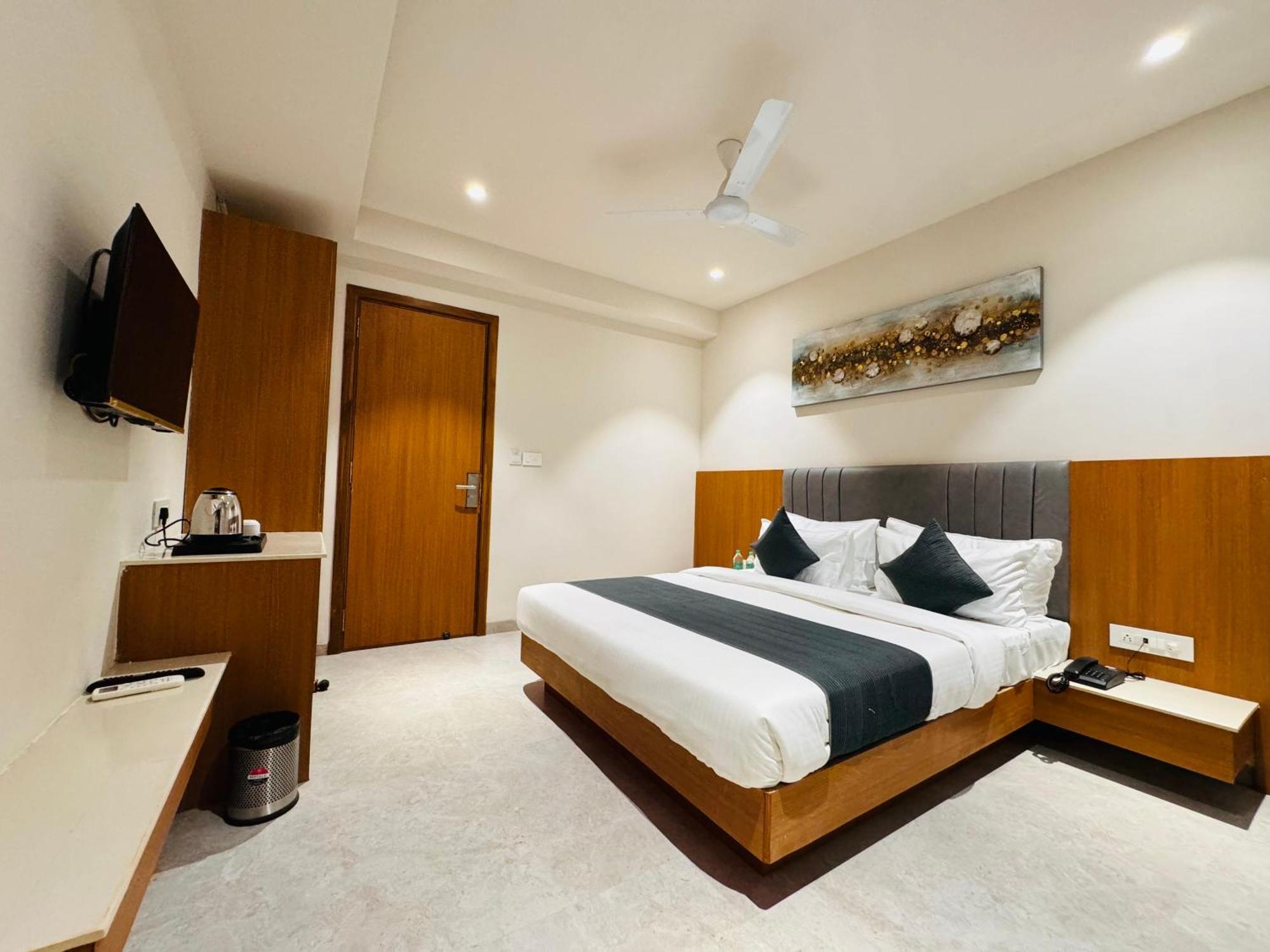Hotel Rudhav Palace Ujjain Esterno foto